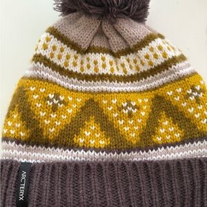 Arc'teryx Knit Beanie - purple-brown and yellow